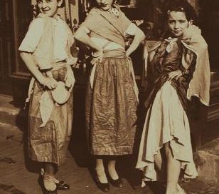 Kids in Thanksgiving costumes (New York City, 1933)